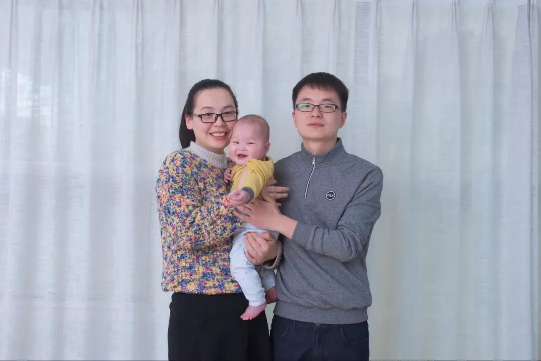 謝春剛家庭(經營公司).jpg 謝春剛家庭(經營公司).jpg