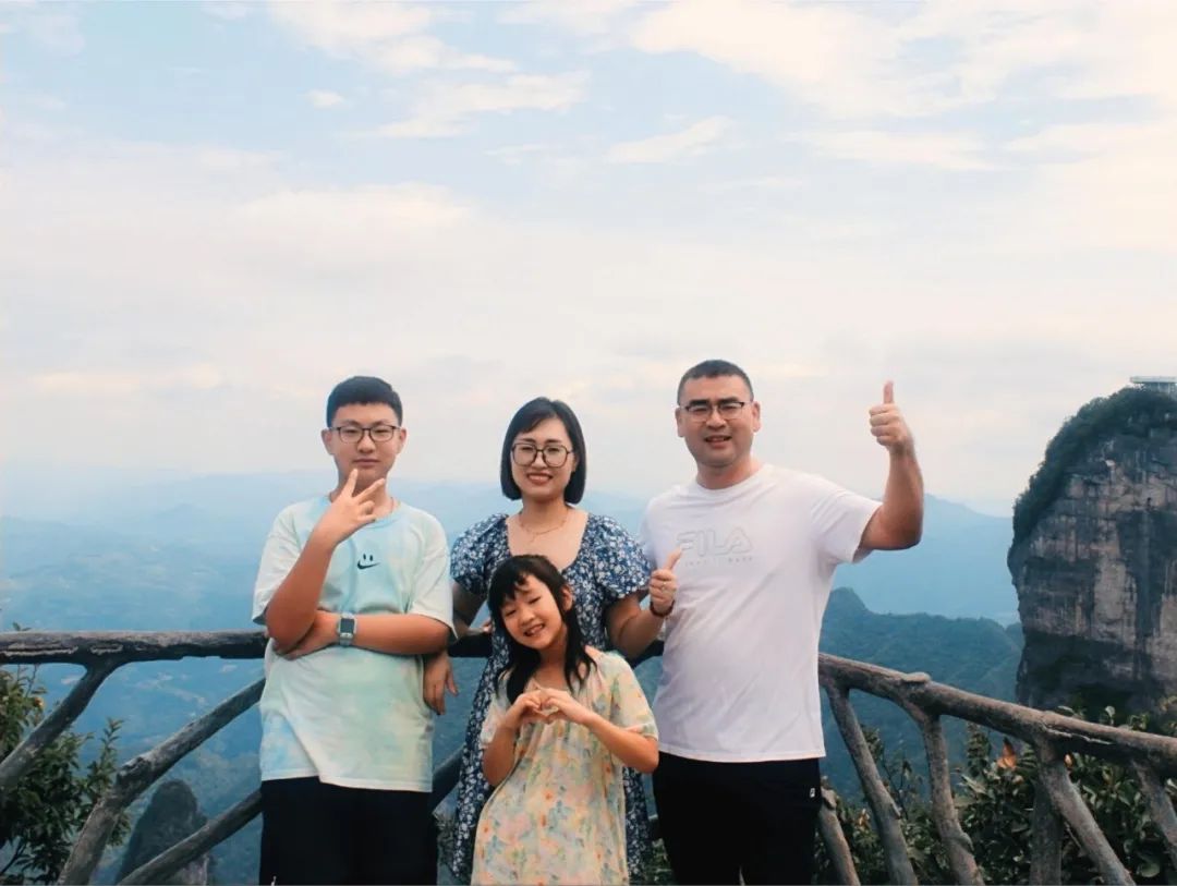 王娜、張曉華家庭(市政管理公司、六公司).jpg 王娜、張曉華家庭(市政管理公司、六公司).jpg