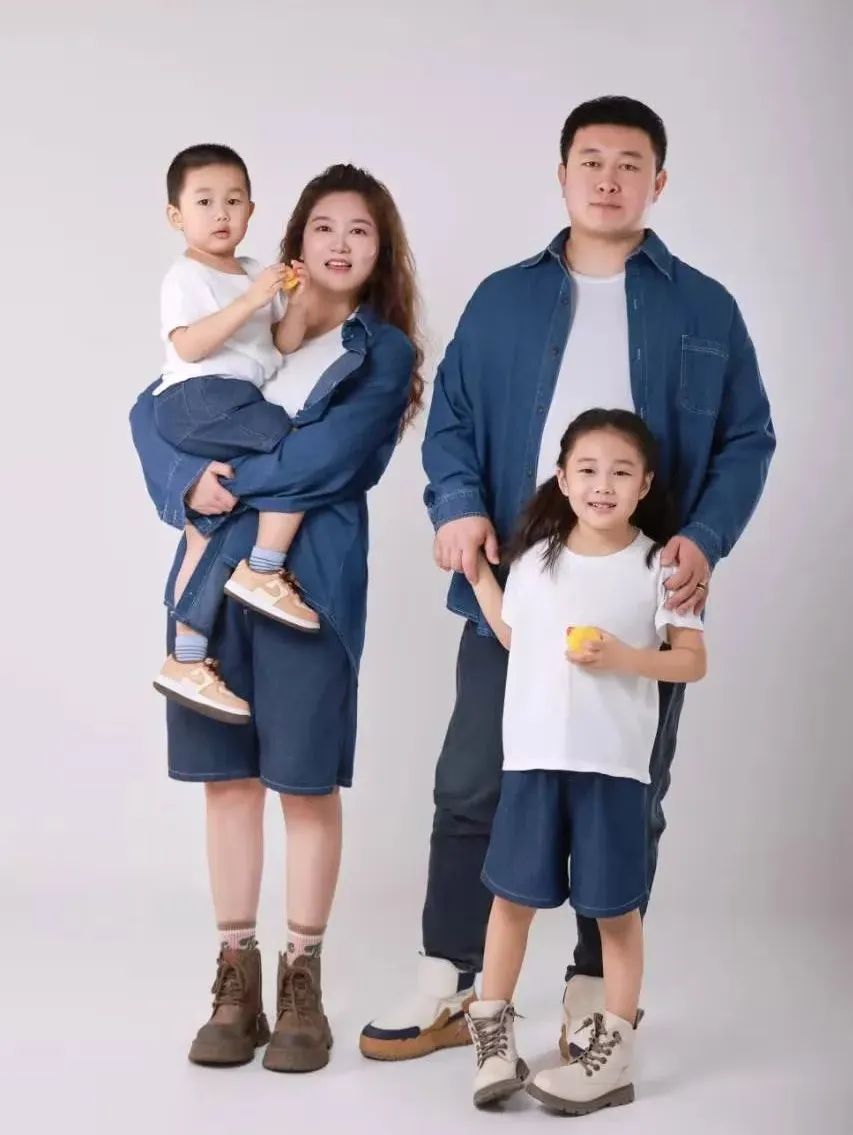 任鑫家庭(人力資源部).jpg 任鑫家庭(人力資源部).jpg